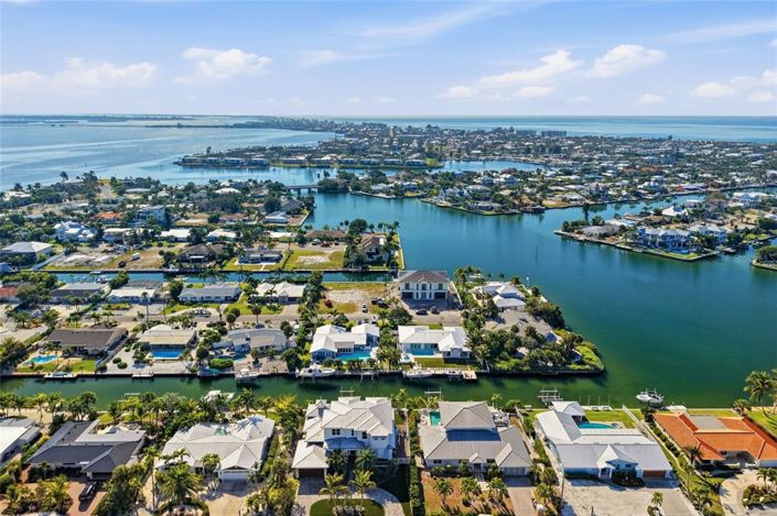 Image No.4-4 Bed Property for sale