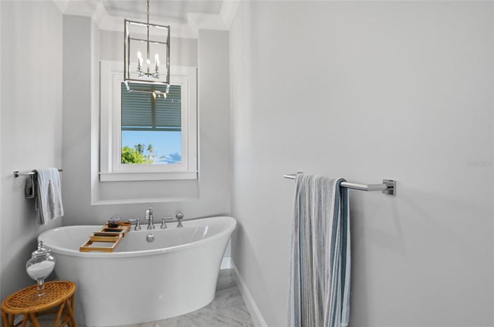 Image No.55-4 Bed Property for sale