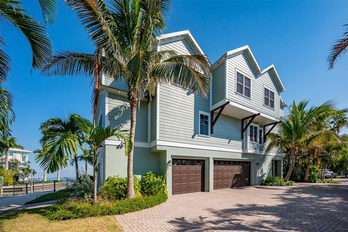 Image No.12-5 Bed Property for sale