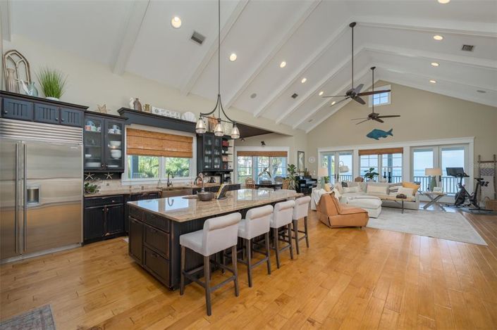 Image No.20-5 Bed Property for sale