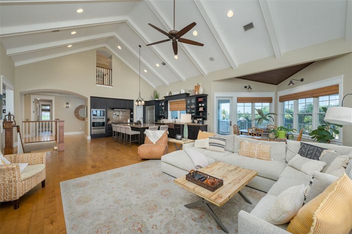 Image No.24-5 Bed Property for sale