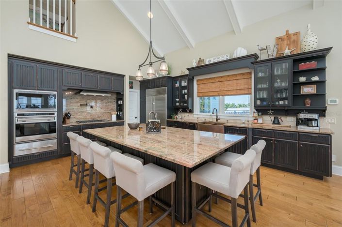 Image No.27-5 Bed Property for sale