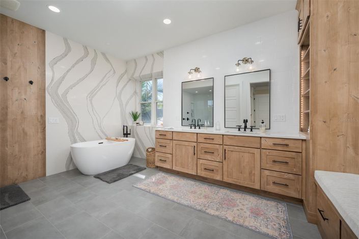 Image No.36-5 Bed Property for sale