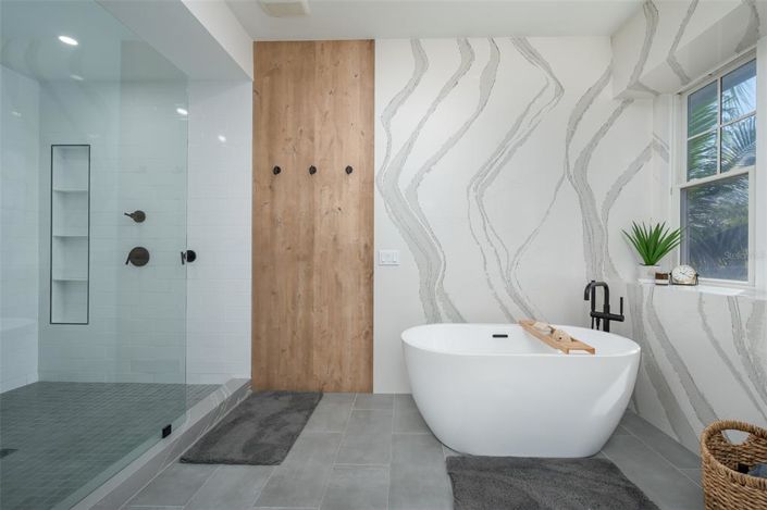 Image No.37-5 Bed Property for sale