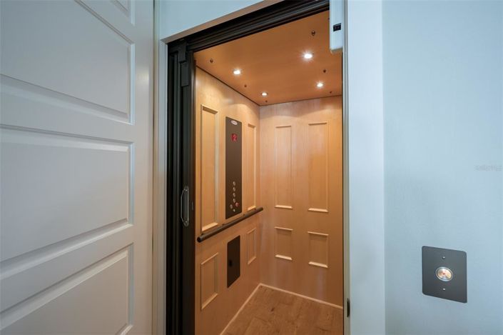 Image No.56-5 Bed Property for sale