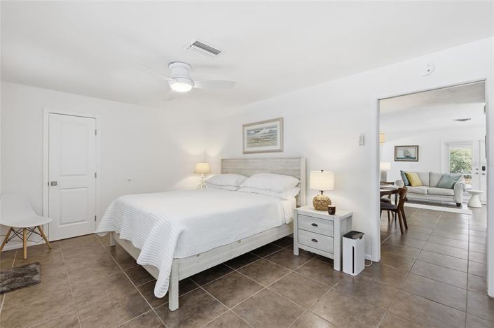 Image No.12-2 Bed Property for sale