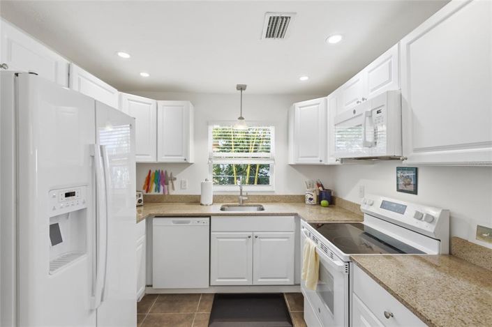 Image No.8-2 Bed Property for sale