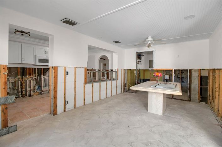 Image No.10-4 Bed Property for sale