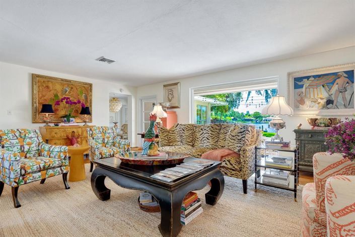 Image No.10-2 Bed Property for sale