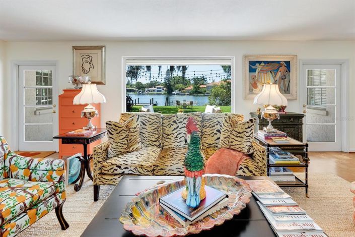 Image No.12-2 Bed Property for sale