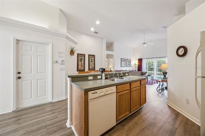 Image No.12-4 Bed Property for sale