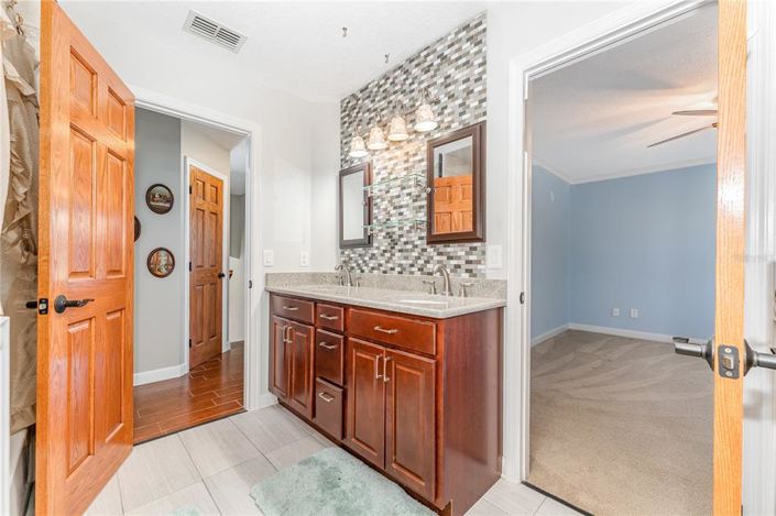 Image No.14-4 Bed Property for sale