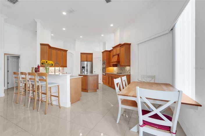 Image No.14-6 Bed Property for sale