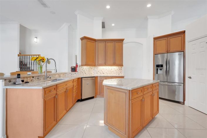 Image No.15-6 Bed Property for sale