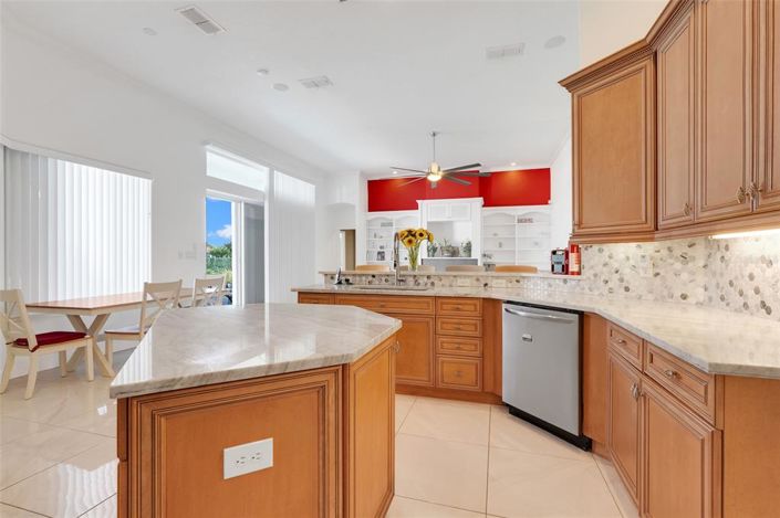 Image No.16-6 Bed Property for sale