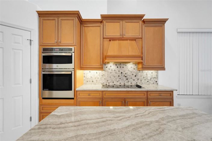 Image No.17-6 Bed Property for sale