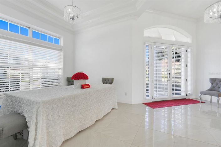 Image No.2-6 Bed Property for sale