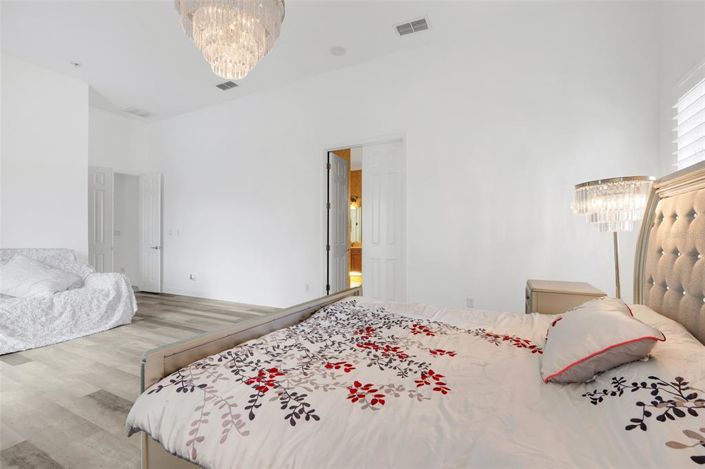 Image No.21-6 Bed Property for sale