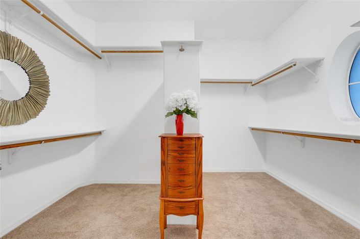 Image No.22-6 Bed Property for sale