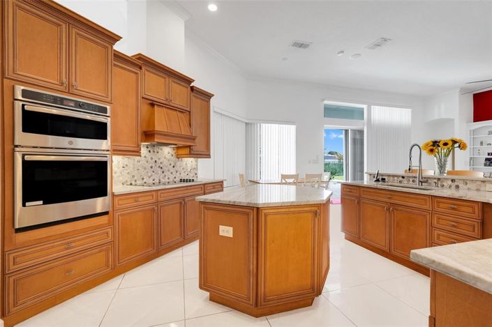 Image No.3-6 Bed Property for sale