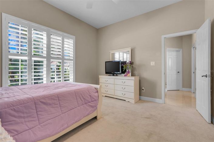 Image No.30-6 Bed Property for sale