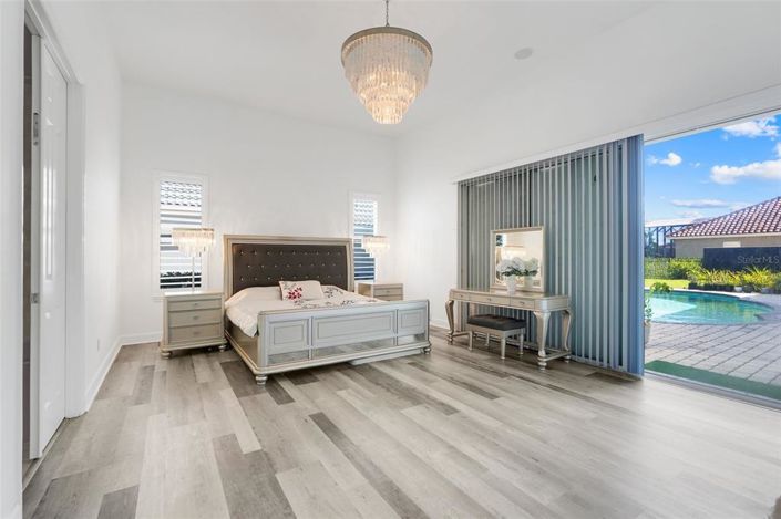 Image No.4-6 Bed Property for sale