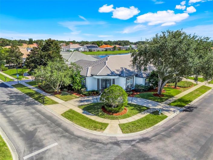 Image No.40-6 Bed Property for sale