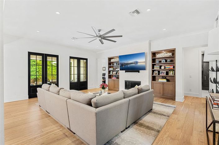 Image No.17-5 Bed Property for sale