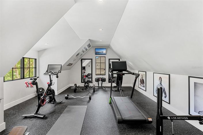 Image No.40-5 Bed Property for sale