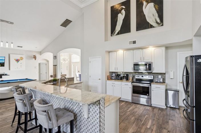 Image No.17-5 Bed Property for sale