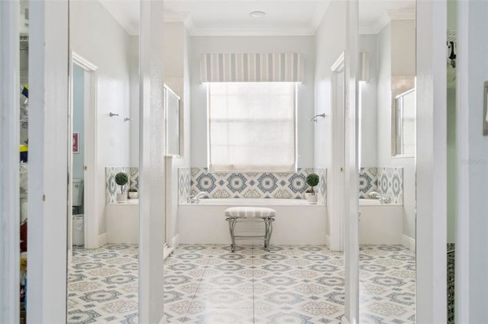 Image No.27-5 Bed Property for sale