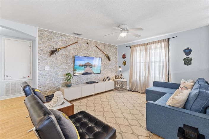 Image No.36-5 Bed Property for sale