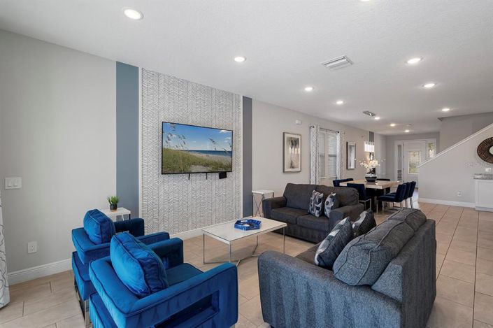 Image No.12-6 Bed Property for sale