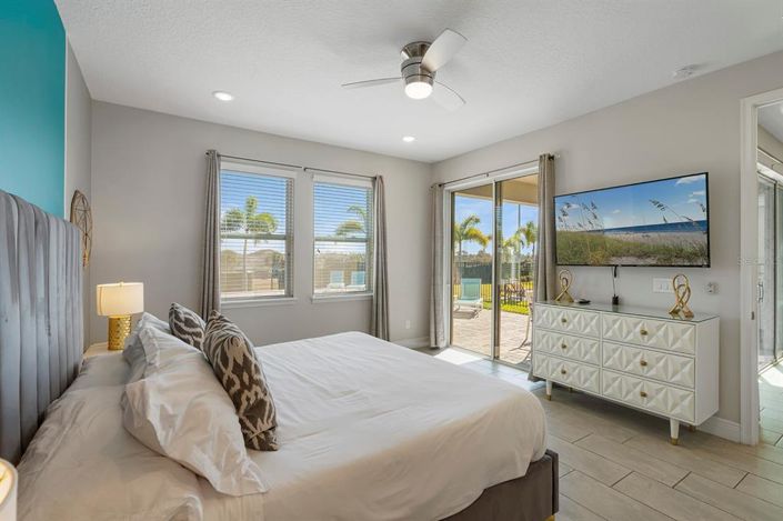 Image No.22-6 Bed Property for sale