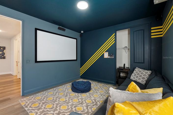 Image No.30-6 Bed Property for sale