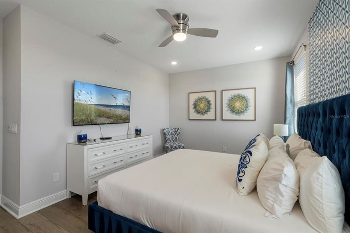 Image No.40-6 Bed Property for sale