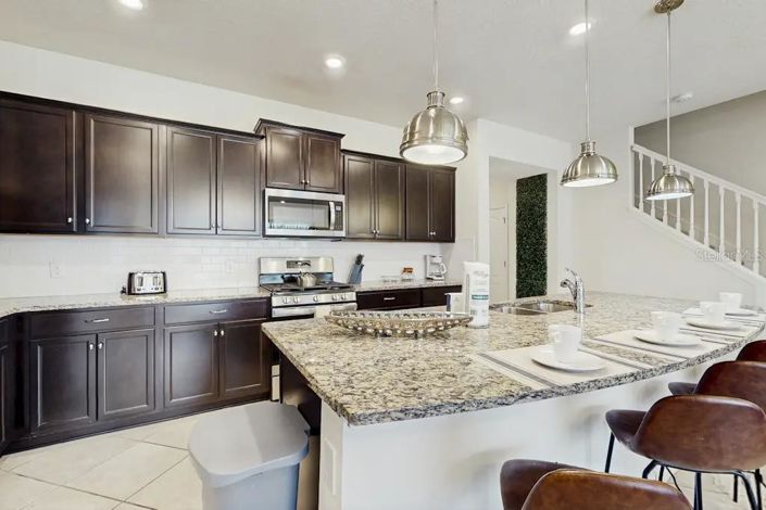 Image No.2-5 Bed Townhouse for sale