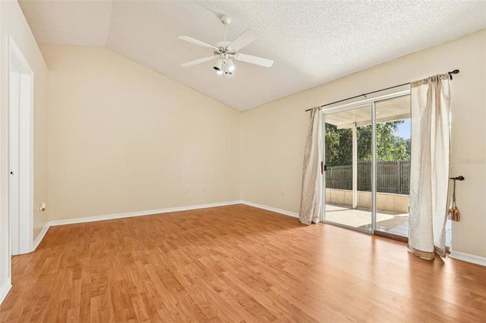 Image No.12-3 Bed Property for sale