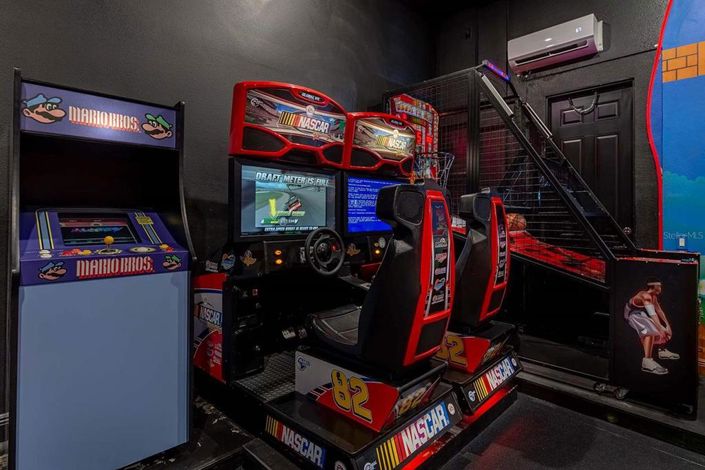 Image No.18-6 Bed Property for sale