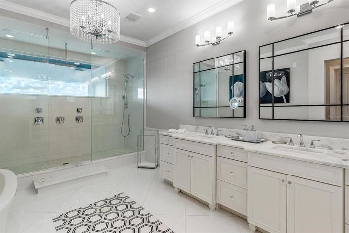 Image No.31-6 Bed Property for sale