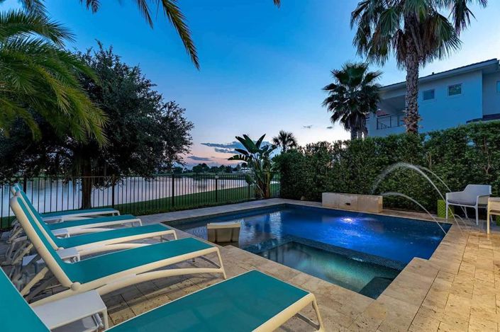 Image No.41-6 Bed Property for sale