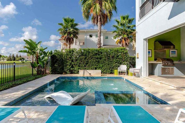 Image No.42-6 Bed Property for sale