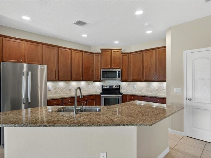 Image No.7-4 Bed Property for sale