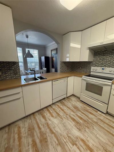 Image No.3-3 Bed Property for sale