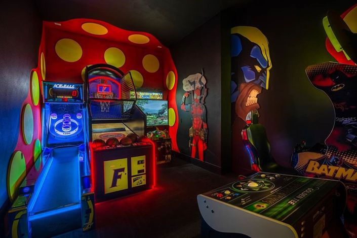 Image No.14-9 Bed Property for sale