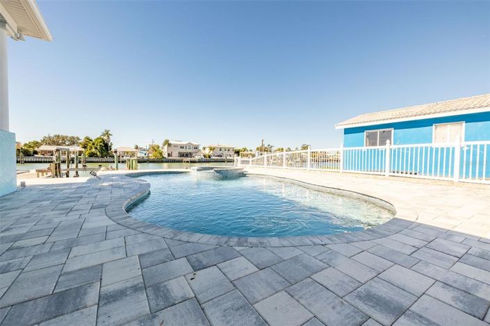 Image No.5-Propriété de 4 chambres à vendre à Treasure Island