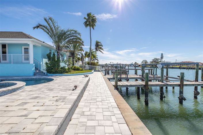 Image No.9-Propriété de 4 chambres à vendre à Treasure Island