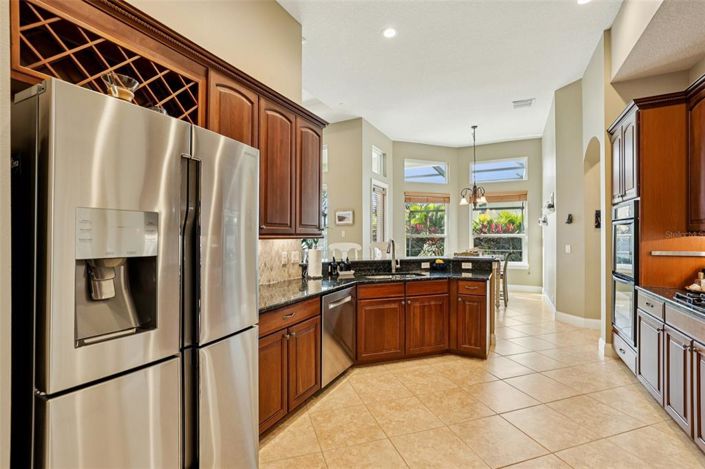 Image No.19-4 Bed Property for sale