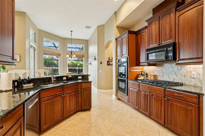 Image No.20-4 Bed Property for sale