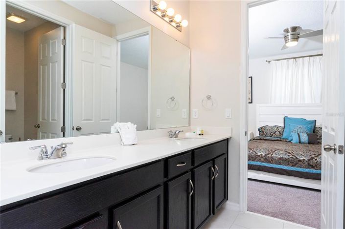 Image No.60-7 Bed Property for sale